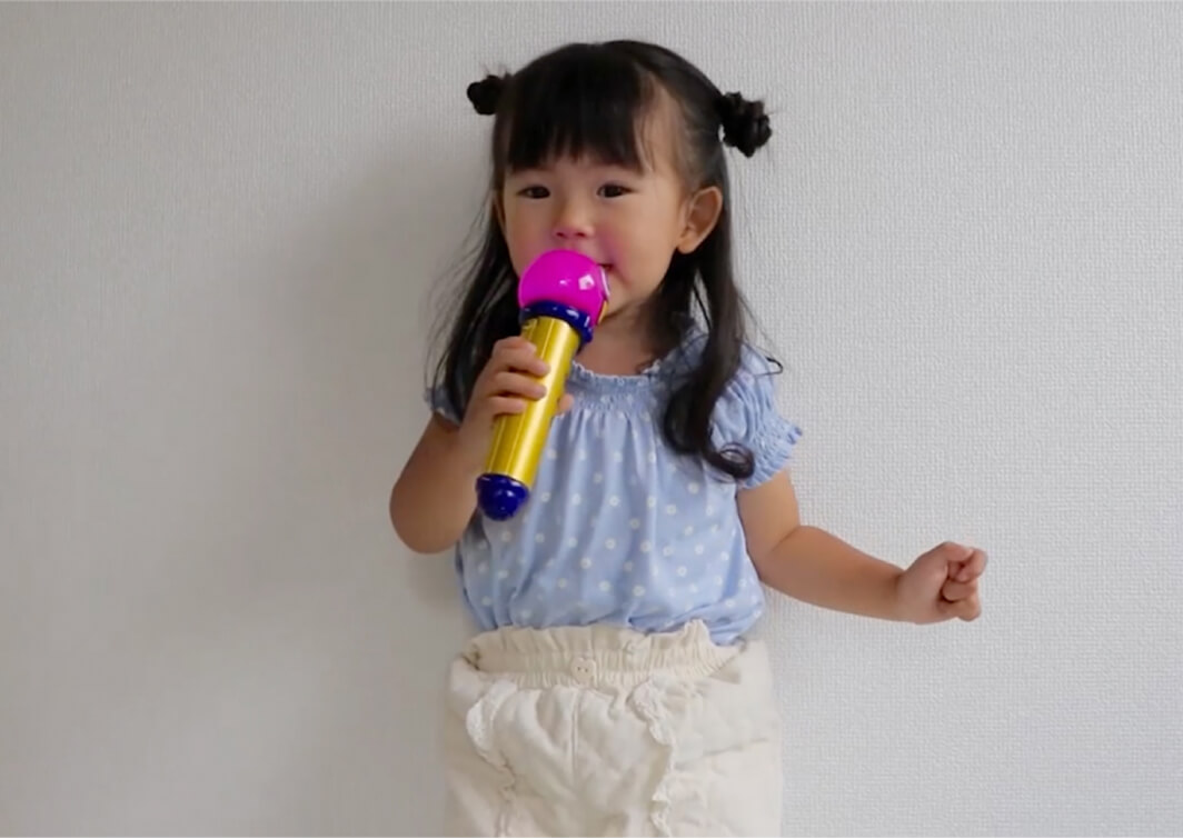 知育玩具・おもちゃ（マイク） 使用イメージ