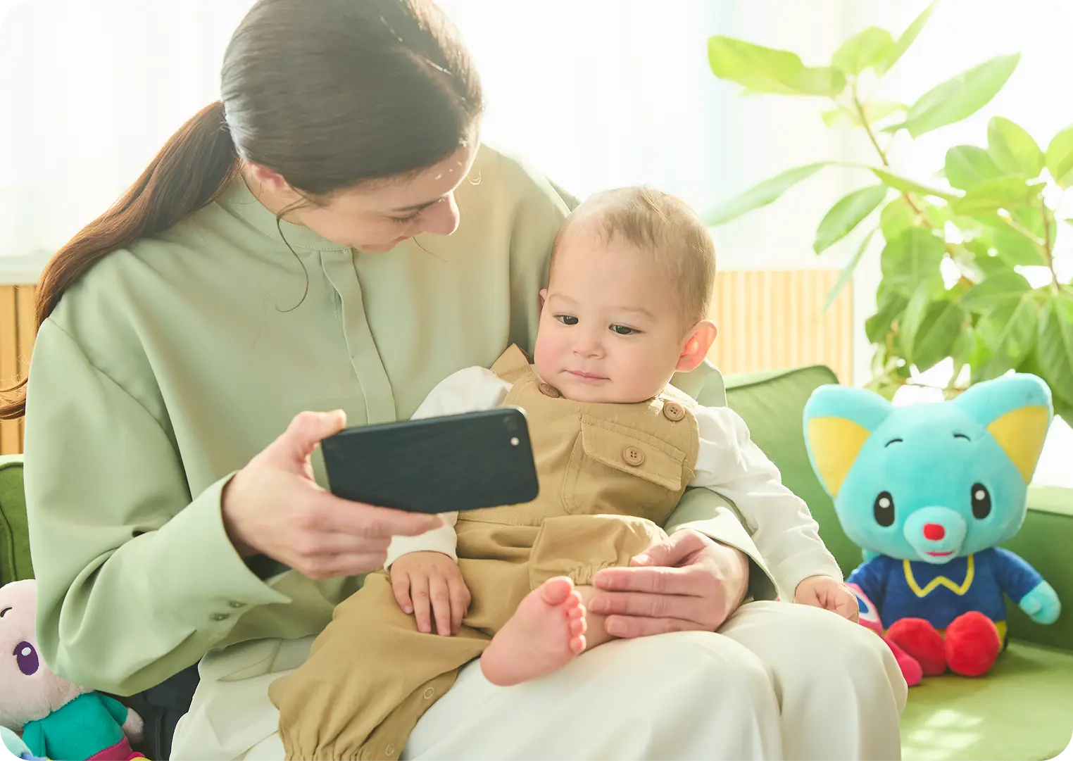 動画コンテンツを楽しむ親子