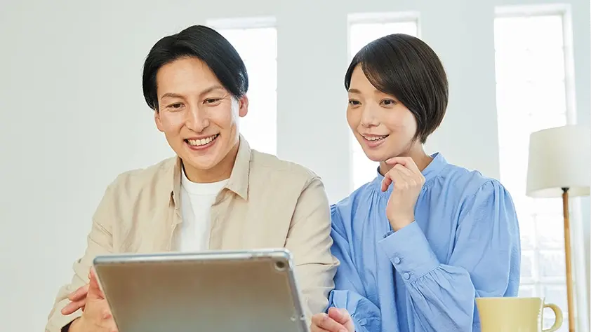 教育セミナーを受講する保護者"